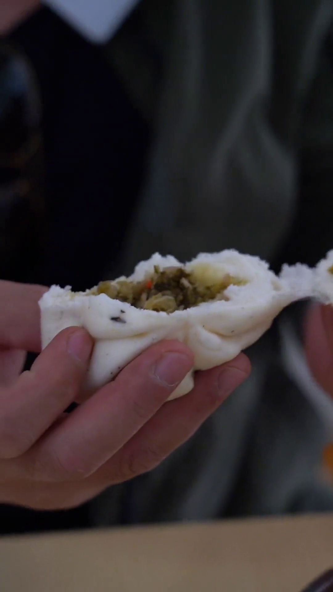 老坛酸菜鲜肉包